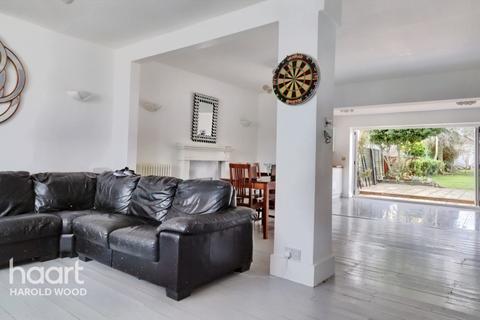 181 Straight Road, Harold Hill, Romford, RM3 7JJ