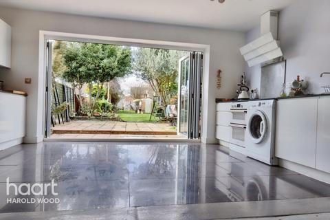 181 Straight Road, Harold Hill, Romford, RM3 7JJ