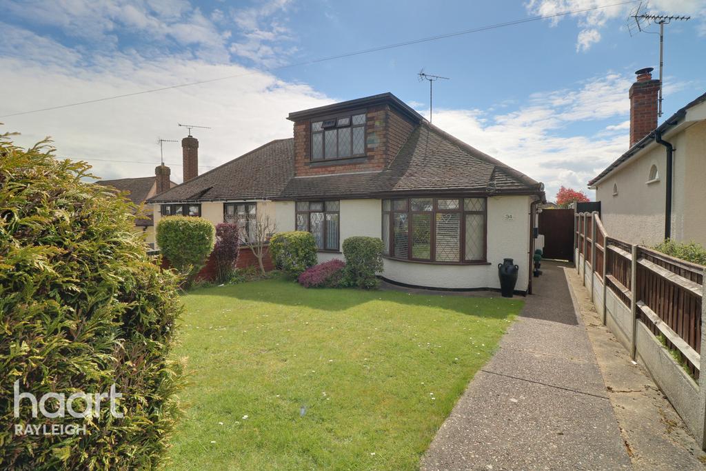 Roach Avenue, Rayleigh 3 bed chalet £395,000