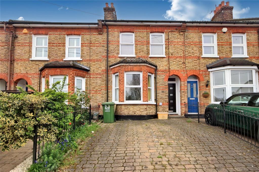 Jersey Gardens, Wickford, Essex, SS11 3 bed terraced house £350,000