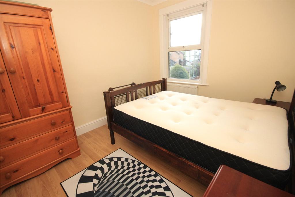 Jersey Gardens, Wickford, Essex, SS11 3 bed terraced house £350,000