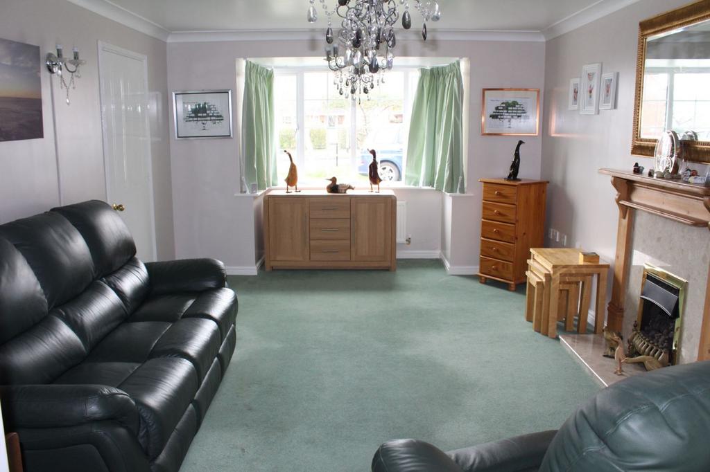 Royal Star Drive, Timken, Daventry NN11 9FZ 4 bed detached house £325,000
