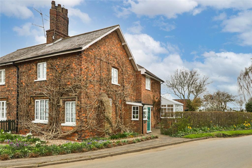 Dancing Lane, Swine, Hull, East... 3 bed semidetached house £350,000