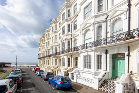 2 bedroom flat to rent, Medina Terrace, Hove