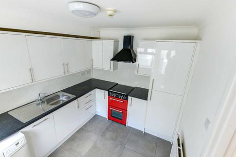 2 bedroom flat to rent, Medina Terrace, Hove