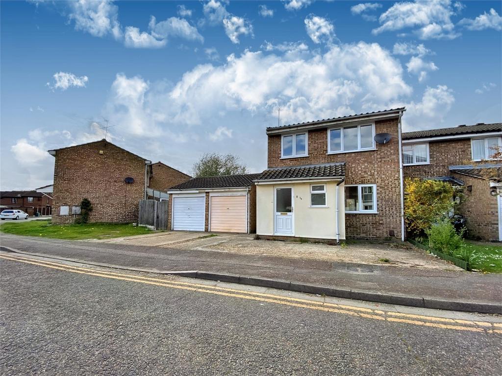 Aylsham Drive, Ickenham, Middlesex 3 bed detached house £1,550 pcm (£