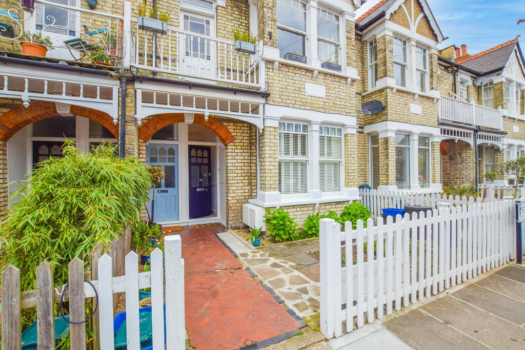 Winchester Road, St Margarets 2 bed £1,850 pcm (£427 pw)