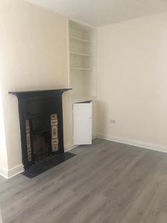 3 bedroom terraced house to rent, Midland Road, Luton LU2