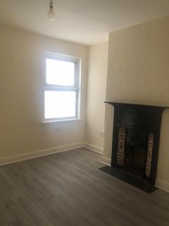 3 bedroom terraced house to rent, Midland Road, Luton LU2