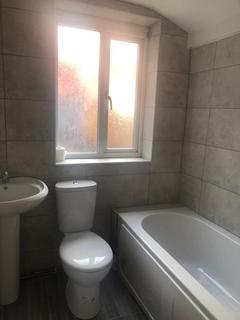 3 bedroom terraced house to rent, Midland Road, Luton LU2