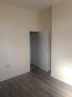 3 bedroom terraced house to rent, Midland Road, Luton LU2