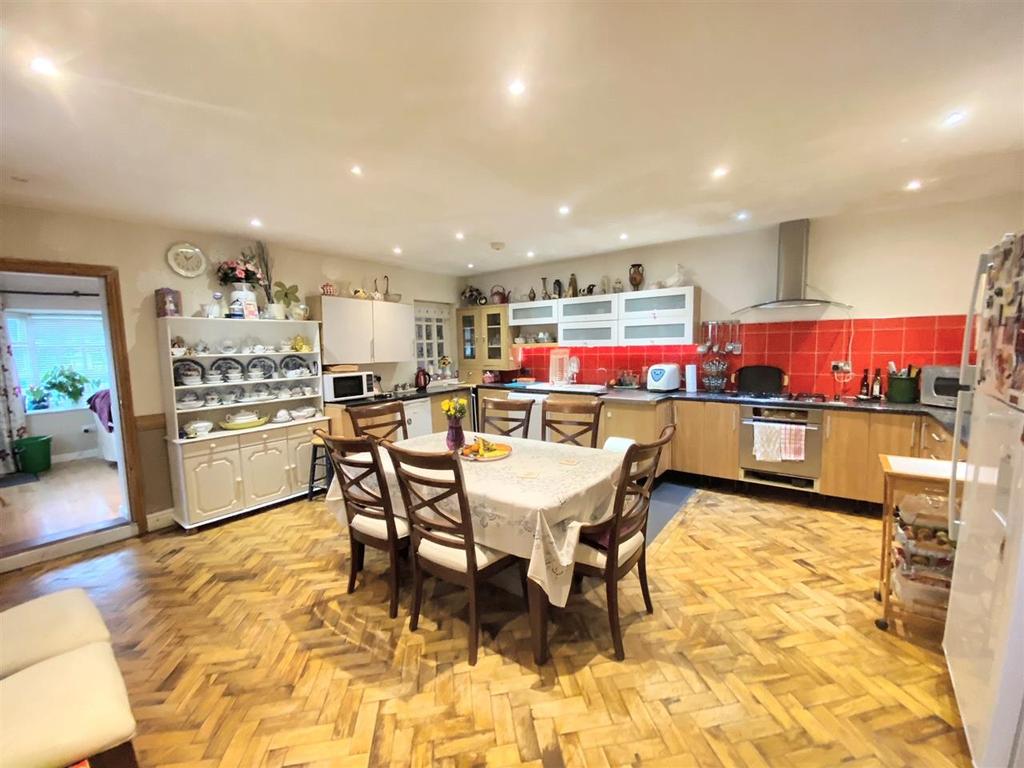 Dining/Kitchen