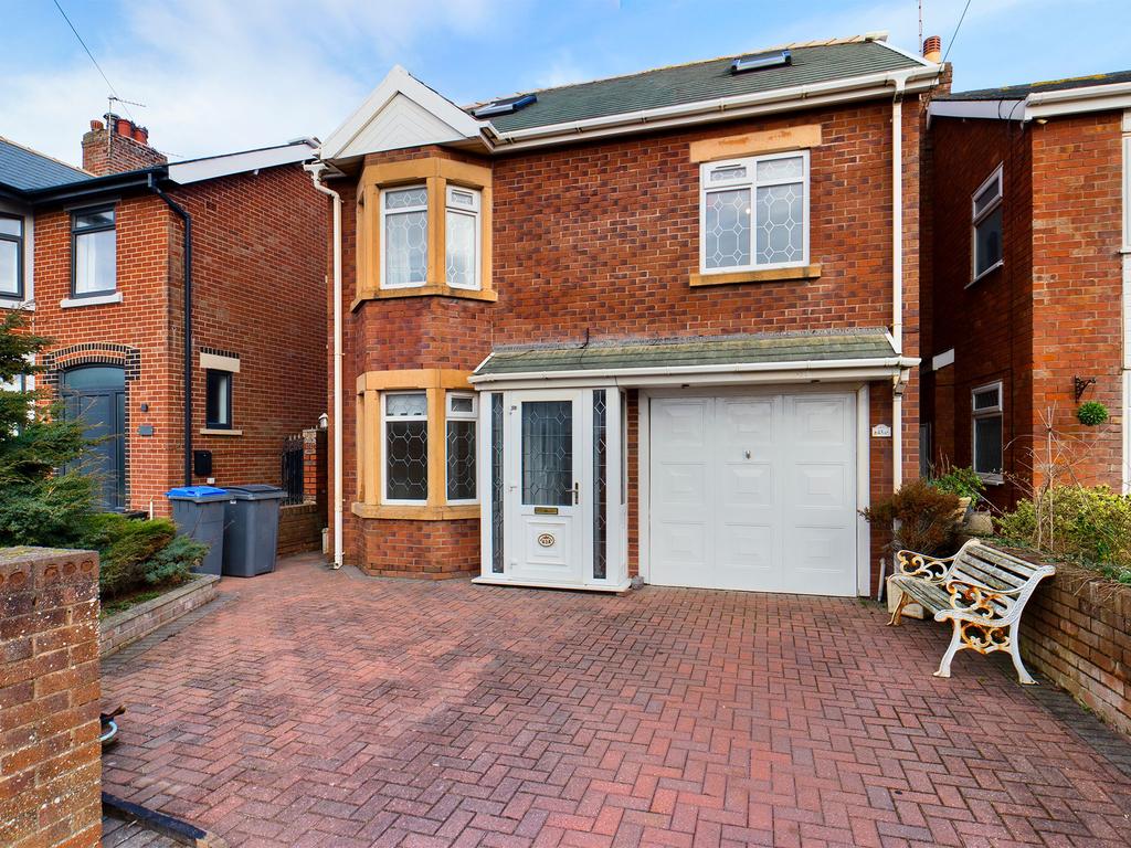 Bentinck Avenue, Blackpool, FY4 4 bed detached house £265,000