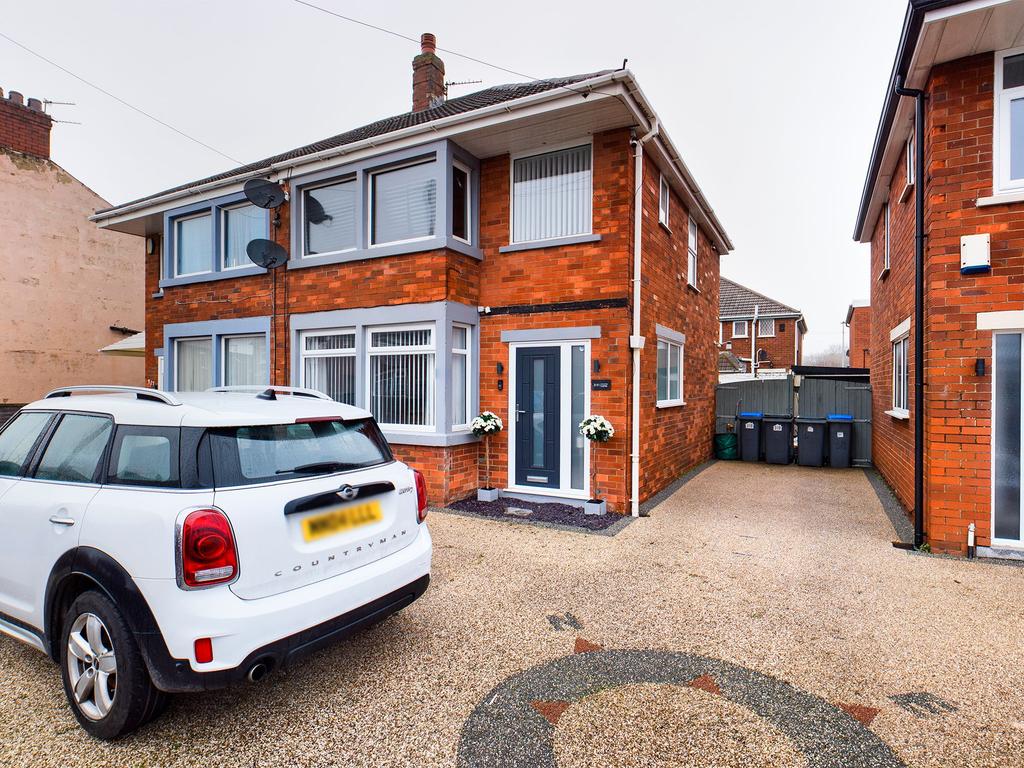 Hawes Side Lane, Blackpool, FY4 3 bed semidetached house £150,000