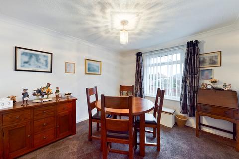 2 bedroom apartment for sale - Cairn Court, 167 Squires Gate Lane, Blackpool FY4 2BF