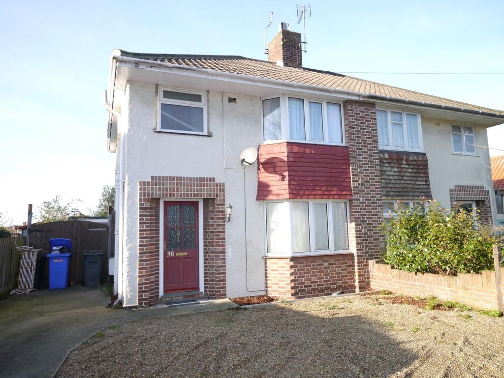 Higher Drive, Oulton Broad, Lowestoft 3 bed semidetached house £157,000