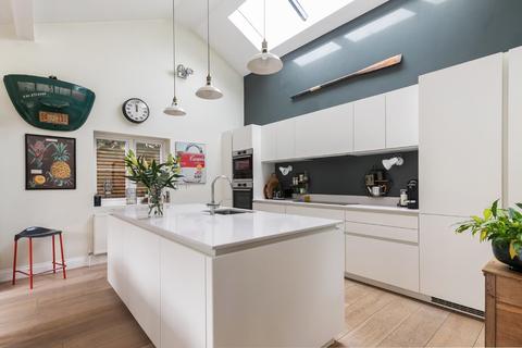8 Rewlands Drive, Winchester, SO22 6PA
