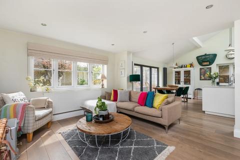 8 Rewlands Drive, Winchester, SO22 6PA