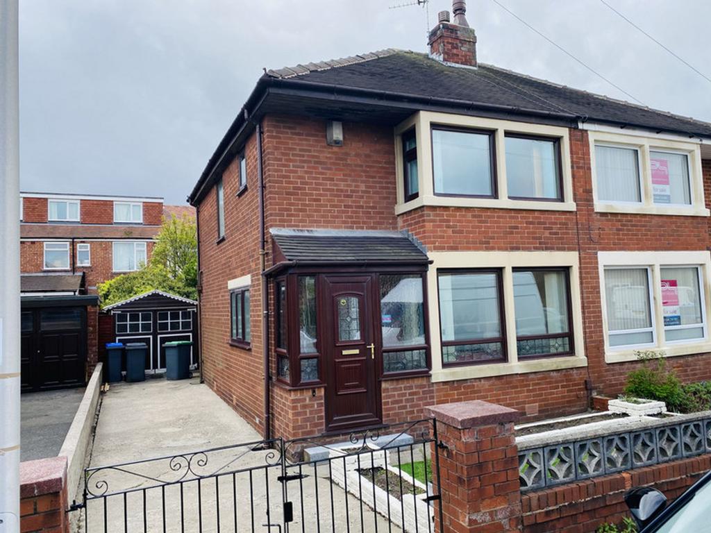 Primrose Avenue, Blackpool, FY4 2 bed semidetached house £130,000