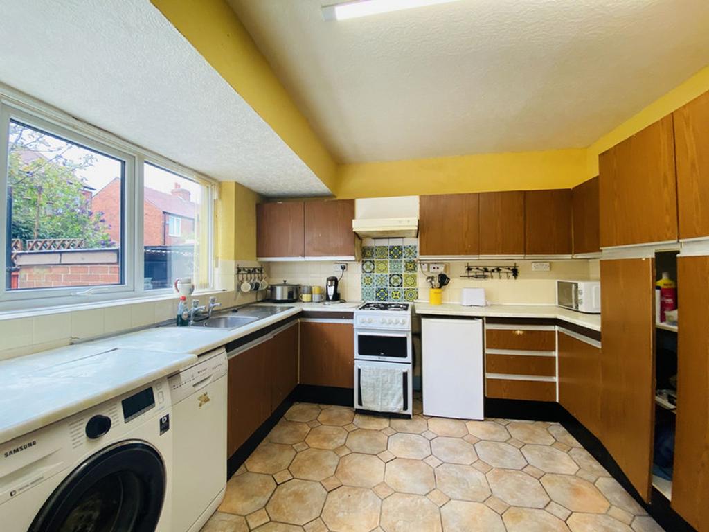 Primrose Avenue, Blackpool, FY4 2 bed semidetached house £130,000