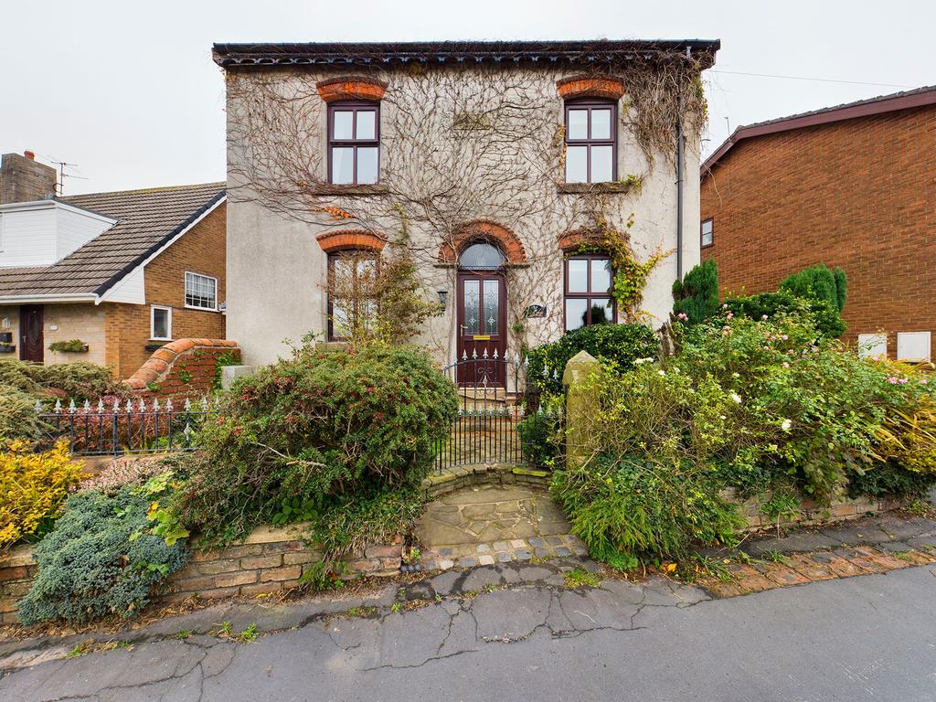 Staining Road, Blackpool, FY3 3 bed detached house £240,000