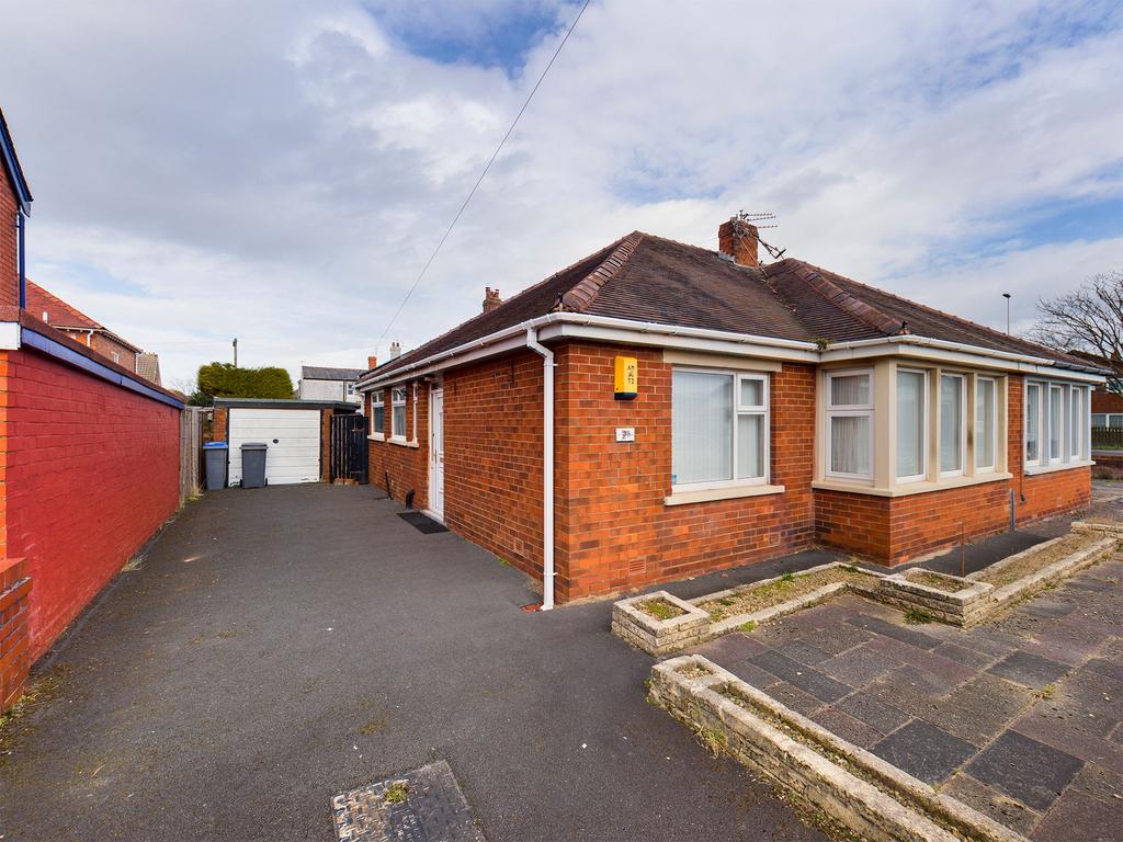 Primrose Avenue, Blackpool, FY4 2 bed semidetached bungalow £150,000