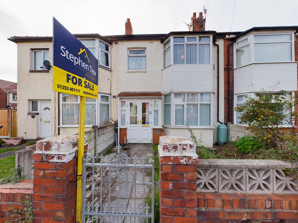 Lindale Gardens, Blackpool, FY4 3 bed property £100,000