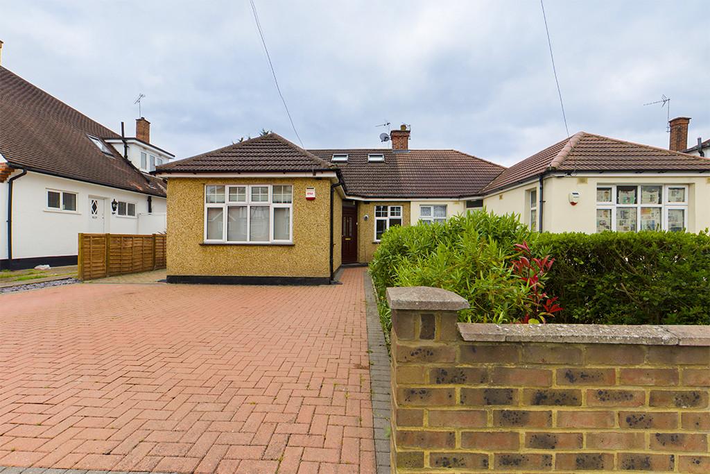 North View, Pinner 3 bed semidetached bungalow £775,000