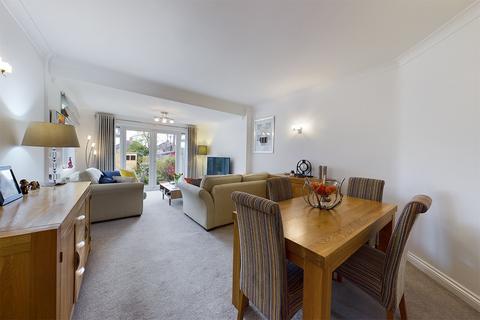 80 North View, Pinner, HA5 1PF