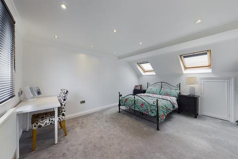 80 North View, Pinner, HA5 1PF