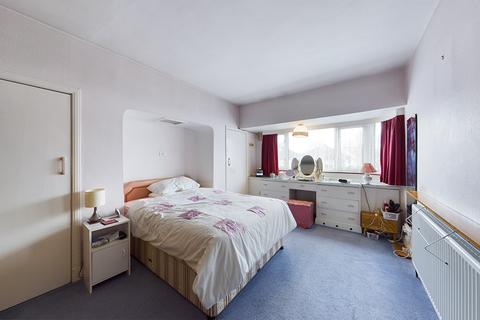 49 Pine Gardens, Ruislip, HA4 9TS