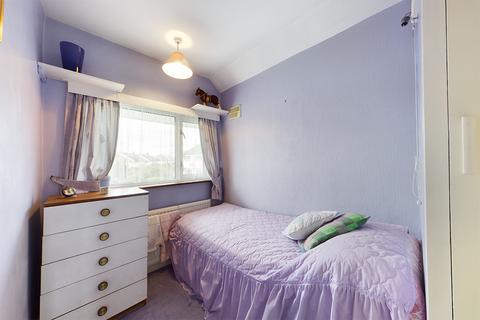 49 Pine Gardens, Ruislip, HA4 9TS