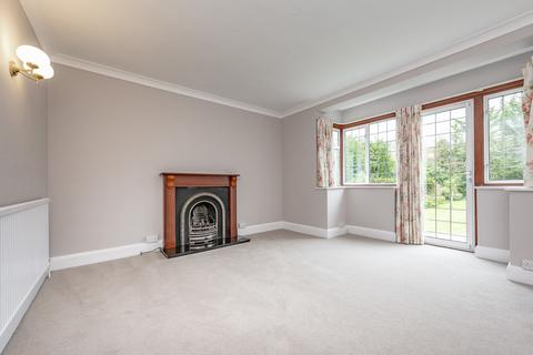 3 bedroom detached house to rent, Southwood Avenue, Coulsdon CR5