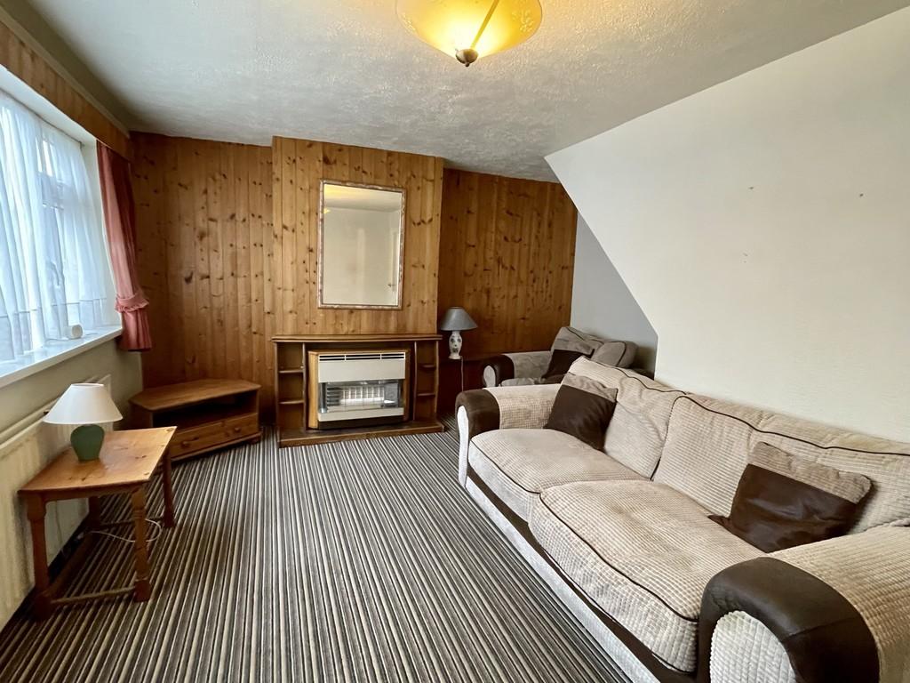 Epsom Road Rugby CV22 7PF 3 bed semidetached house £225,000