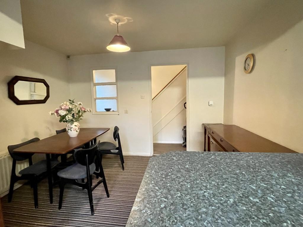 Epsom Road Rugby CV22 7PF 3 bed semidetached house £225,000