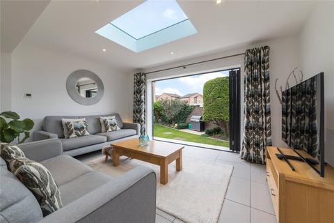 5 Francis Close, London, E14 3DE