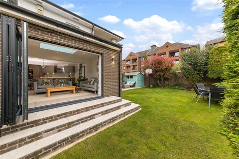 5 Francis Close, London, E14 3DE