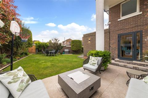 5 Francis Close, London, E14 3DE
