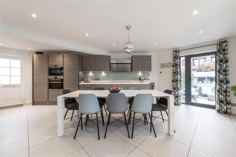 5 Francis Close, London, E14 3DE