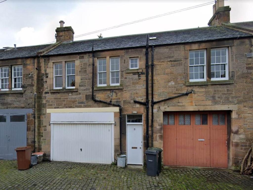 Belgrave Crescent Lane, Edinburgh, 2 bed flat £1,295 pcm (£299 pw)