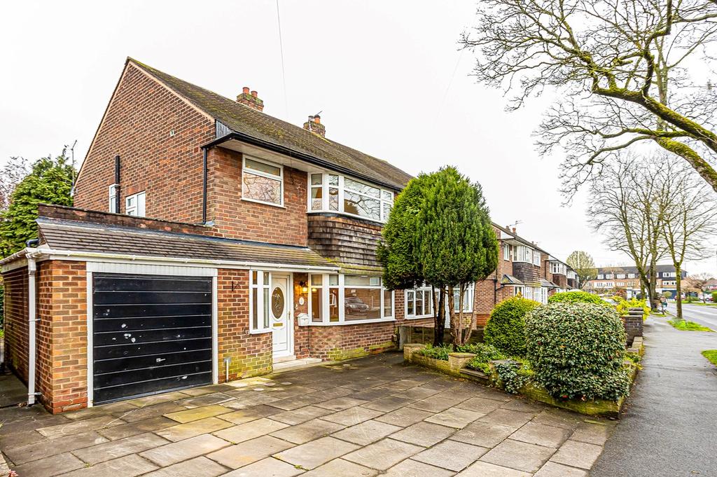 Woodsend Road, Flixton, Manchester, M41 3 bed semidetached house £