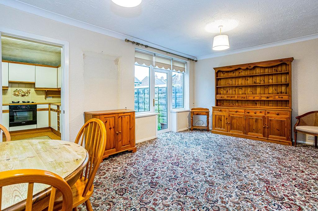Woodsend Road, Flixton, Manchester, M41 3 bed semidetached house £