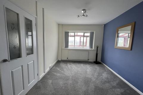 3 bedroom semi-detached house to rent - Midfield Estate, Penperlleni, Pontypool, NP4