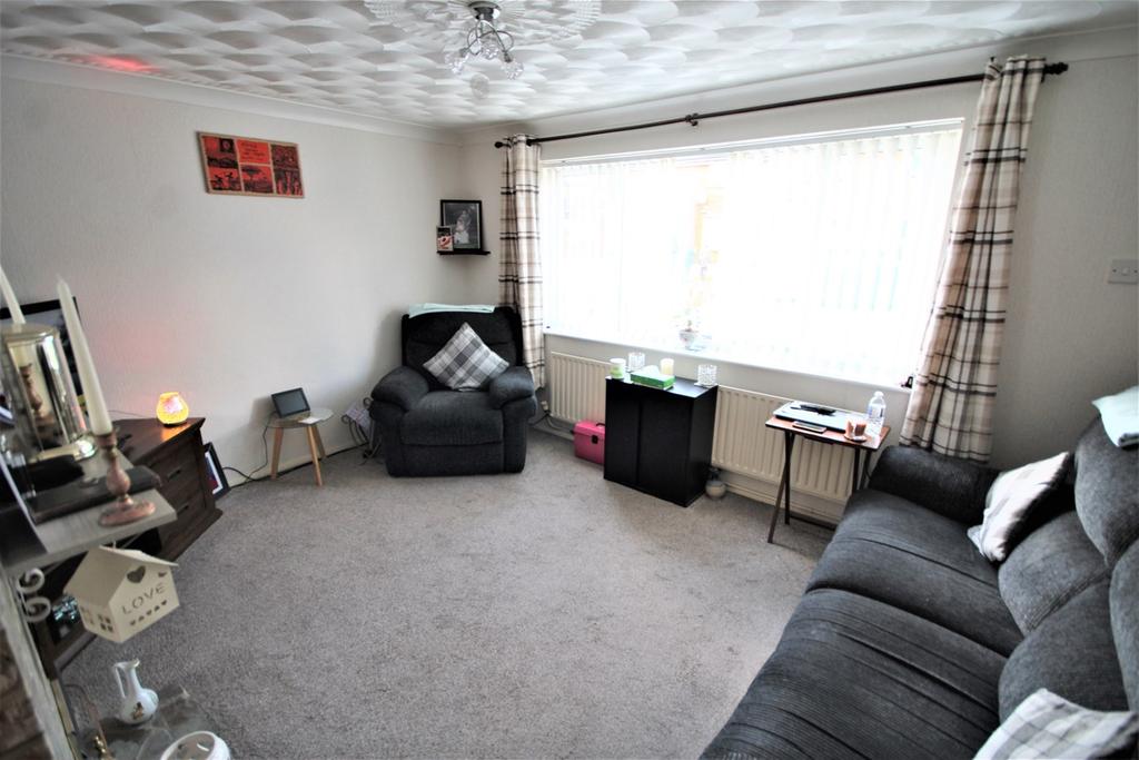 Drive, Bletchley, Milton Keynes, MK3 3 bed terraced house £295,000