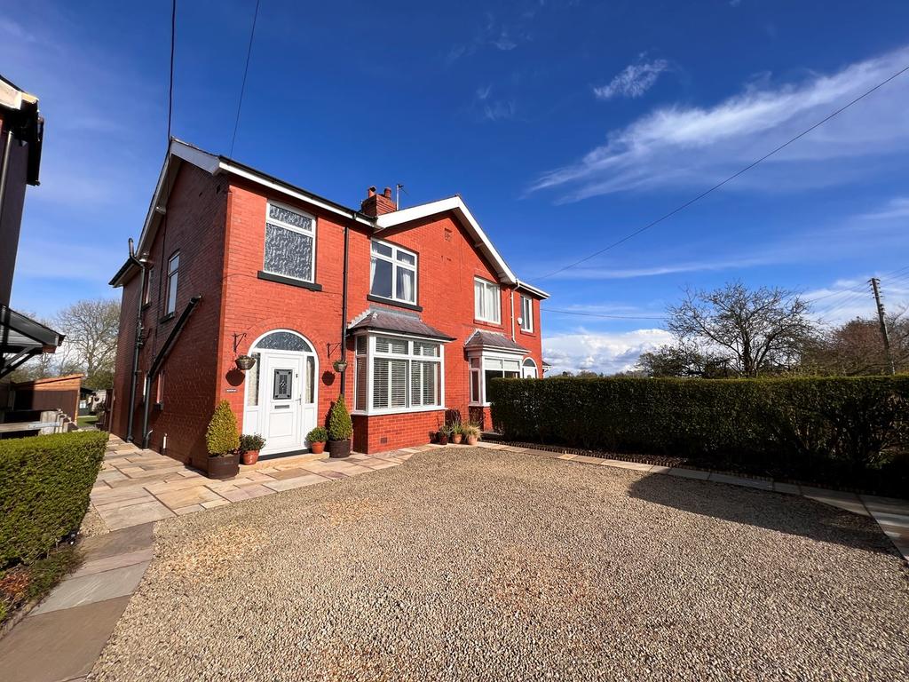 Skip Lane, Hutton, Preston, PR4 3 bed semidetached house £400,000