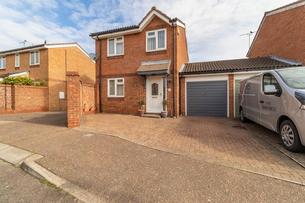 Campernell Close, Brightlingsea, Colchester, CO7 3 bed link detached
