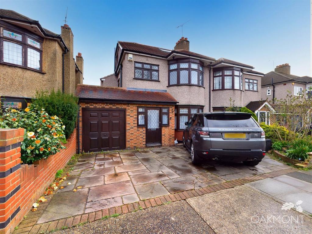 Beauly Way, Romford 4 bed semidetached house £675,000