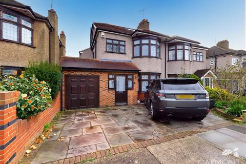 114 Beauly Way, Rise Park, Romford, RM1 4XR