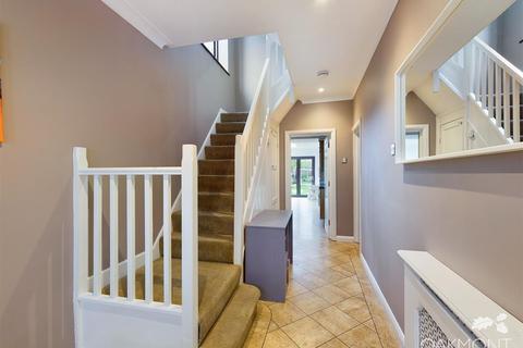 114 Beauly Way, Rise Park, Romford, RM1 4XR