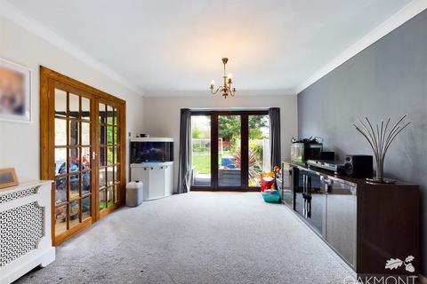 114 Beauly Way, Rise Park, Romford, RM1 4XR